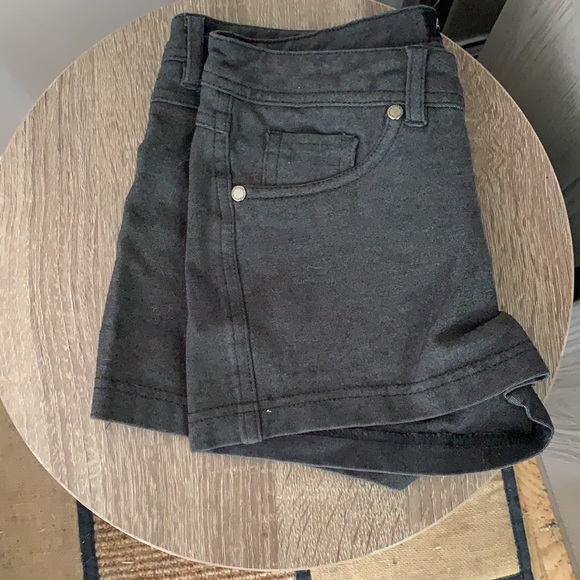 Shorts - Picture 3 of 3